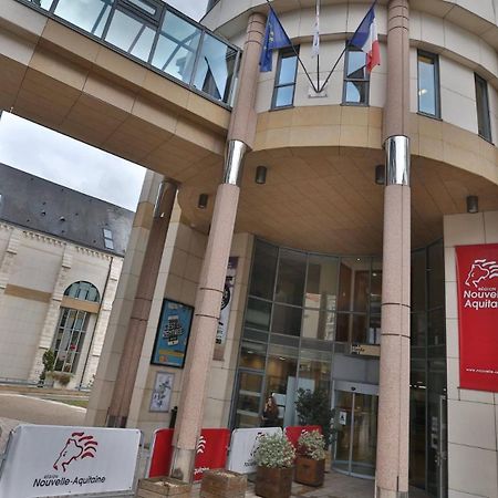 Comedy: Heart Of Town Facing The Na Region Poitiers Luaran gambar