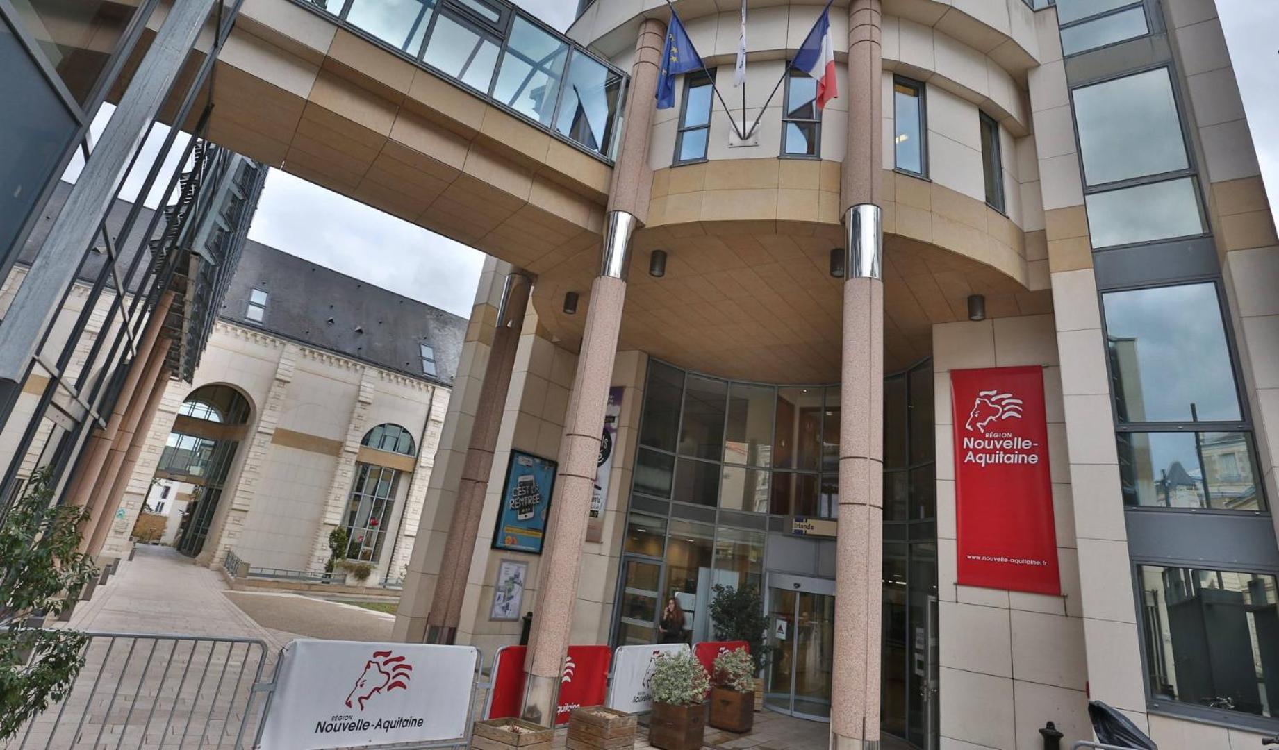 Comedy: Heart Of Town Facing The Na Region Poitiers Luaran gambar